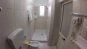 Koupelna v ubytování Hotel 4 Stinet + 28 fotografií