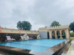 Bassein majutusasutuses Sajjan Bagh Resort või selle lähedal