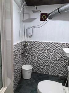 Ένα μπάνιο στο Tiny House Loft Style