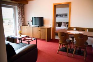 TV a/nebo společenská místnost v ubytování Apartments Ausfernerhof