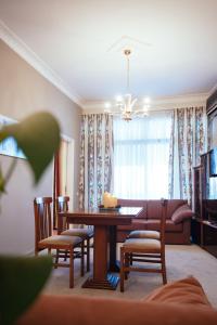 TV a/nebo společenská místnost v ubytování Ignatia Hotel