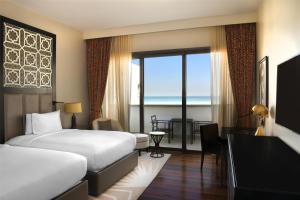 Hilton Tangier Al Houara Resort & Spa客房内的一张或多张床位
