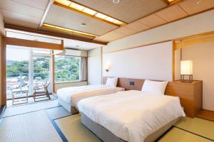 Voodi või voodid majutusasutuse Ooedo Onsen Monogatari Premium Ito Hotel New Okabe toas