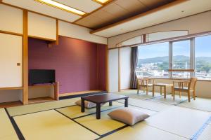 Üldine mäevaade või majutusasutusest Ooedo Onsen Monogatari Premium Ito Hotel New Okabe pildistatud vaade