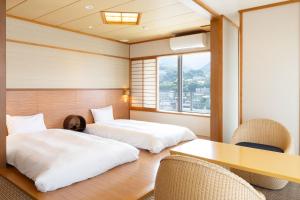 Voodi või voodid majutusasutuse Ooedo Onsen Monogatari Premium Ito Hotel New Okabe toas