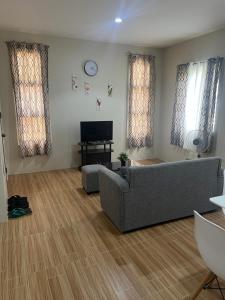 TV a/nebo společenská místnost v ubytování FHL transient house