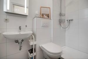 Et badeværelse på Ferienwohnung Hanseviertel + 4 billeder