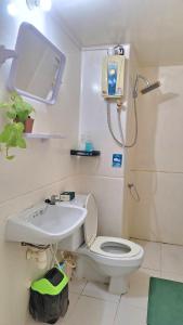 Ένα μπάνιο στο Popular Muang Thong Condo,Building 5