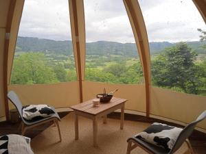 Vista general d'una muntanya o vistes d'una muntanya des de la tenda de luxe