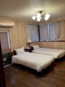 Katil atau katil-katil dalam bilik di Atami Ocean & Star Cottage