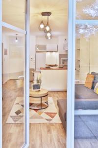 Kuchyň nebo kuchyňský kout v ubytování Appartement Neuf - Paris Disneyland