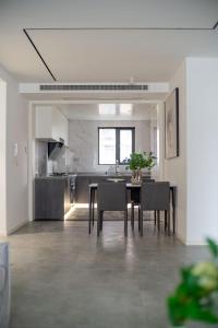 Kuchyň nebo kuchyňský kout v ubytování Urban Hub Superior Suite 2 bedrooms Central location close to commercial district + 11 fotografií