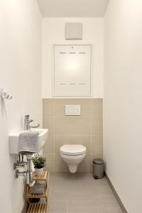Bagno di Modernes Studio im Dachgeschoß