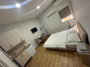 a small bedroom with a bed and a window at Studio Zmaj in Srbobran