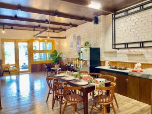 a kitchen with a table and chairs in a room at Bee Homestay Phan Thiết in Phan Thiet