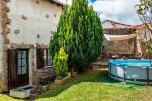 Swimmingpoolen hos eller tæt på El Corral De La Antigua