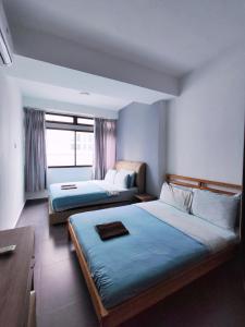 Giường trong phòng chung tại AJ HOME - Fahrenheit 88 Pavillion bukit bintang