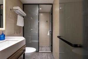 Hanting Hotel Beijing West Railway Station South Square的一间浴室