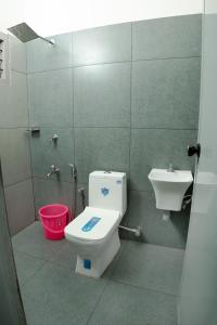 Bilik mandi di MK Residency