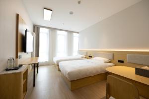 Ένα ή περισσότερα κρεβάτια σε δωμάτιο στο Hi Inn Beijing Mentougou Xinqiao Street