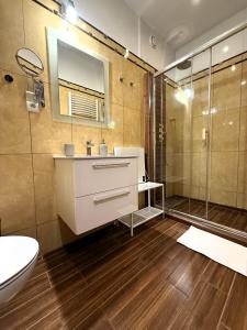 a bathroom with a sink and a toilet and a shower at Kuźnia-Grodno in Krzywa Wieś +12 photos
