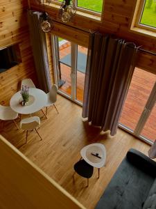 an overhead view of a living room with a table and chairs at Beskid Barns - Domek z Balią i Widokiem na Babią Górę in Jordanów