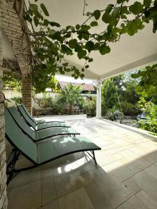 a green bench sitting on top of a patio at Villa Sunny Side in Ždrelac
