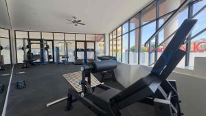 Fitness centrum a/nebo fitness zařízení v ubytování Studio Baloi Apartment A1225 City View