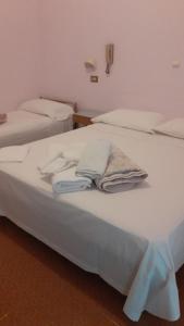 Postel nebo postele na pokoji v ubytování HOTEL Donati