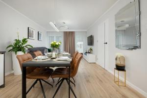 a dining room and living room with a table and chairs at Baltic Residence Apartamenty Alkam apartament nr 7, 8 - Klimatyzowany, Warszawska 11 in Pobierowo