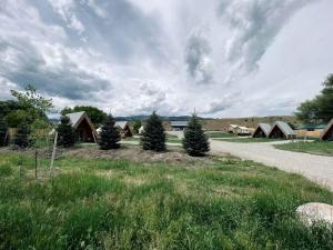 Beautiful Safari Tent with Wonderful Glampground Amenities near Yellowstone National Park in ...