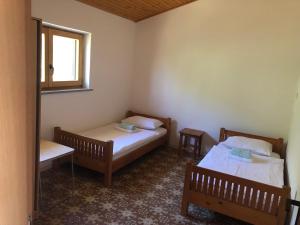 Postel nebo postele na pokoji v ubytování Hiša Seča Sunset