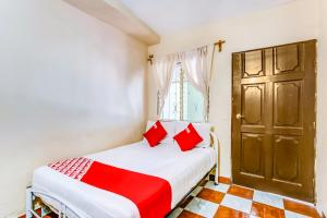 Ένα ή περισσότερα κρεβάτια σε δωμάτιο στο OYO Hotel Margarita +25 φωτογραφίες