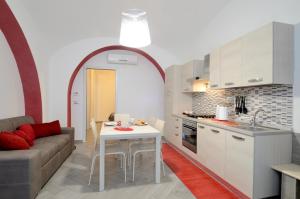 Η κουζίνα ή μικρή κουζίνα στο La Casetta di Mary