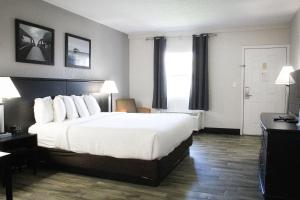 Voodi või voodid majutusasutuse La Quinta Inn by Wyndham Cocoa Beach-Port Canaveral toas