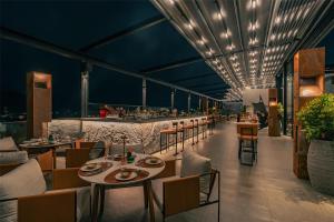 Restoran või mõni muu söögikoht majutusasutuses Radisson Resort and Spa Lonavala