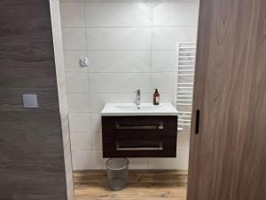 Ένα μπάνιο στο apartament eurotrader321 +4 φωτογραφίες