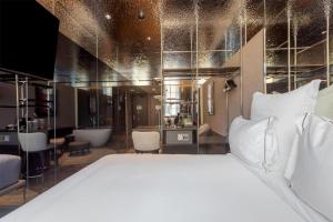 Adia Aluma Athens, Curio Collection By Hilton客房内的一张或多张床位