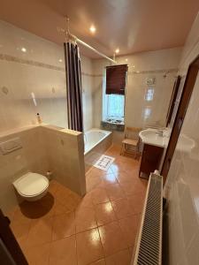 Kupatilo u objektu Arduinna's Nest B&B