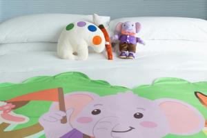 Voodi või voodid majutusasutuse Four Points by Sheraton Hong Kong, Tung Chung toas