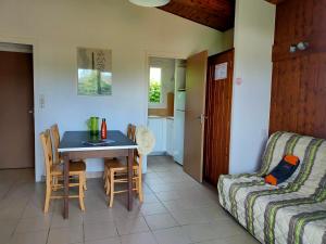 Η κουζίνα ή μικρή κουζίνα στο VVF Haute Loire Haute Ardèche