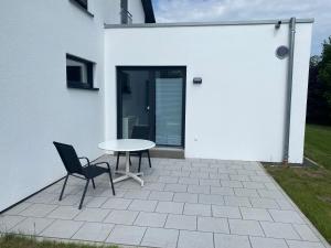 a patio with a table and chairs next to a building at Ferienwohnung Hesse Ilsede in Ilsede