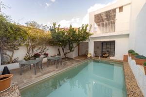 a swimming pool in the backyard of a house at Ca Sa Padrina d`Arta-Turiso de interior in Artá