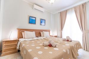 Posteľ alebo postele v izbe v ubytovaní Villa with pool in Madroñal Fañabe, Costa Adeje