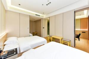 Galeriebild der Unterkunft 金江西北大酒店 in Dunhuang