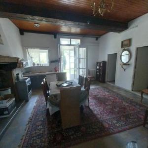 Posezení v ubytování appartement dans un château