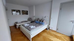 Postel nebo postele na pokoji v ubytování aeki CITY