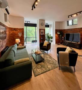 Televisyen dan/atau pusat hiburan di Wyjątkowy apartament blisko ZOO