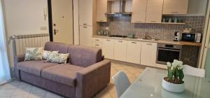 Η κουζίνα ή μικρή κουζίνα στο Lucca's Green Gem Home