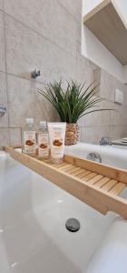 Ένα μπάνιο στο Lucca's Green Gem Home +9 φωτογραφίες